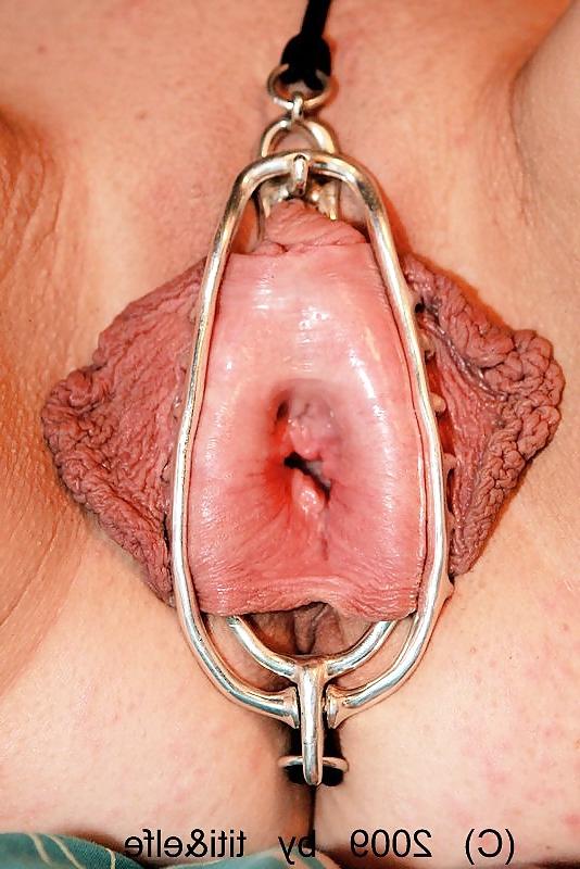 22P Pussy piercings