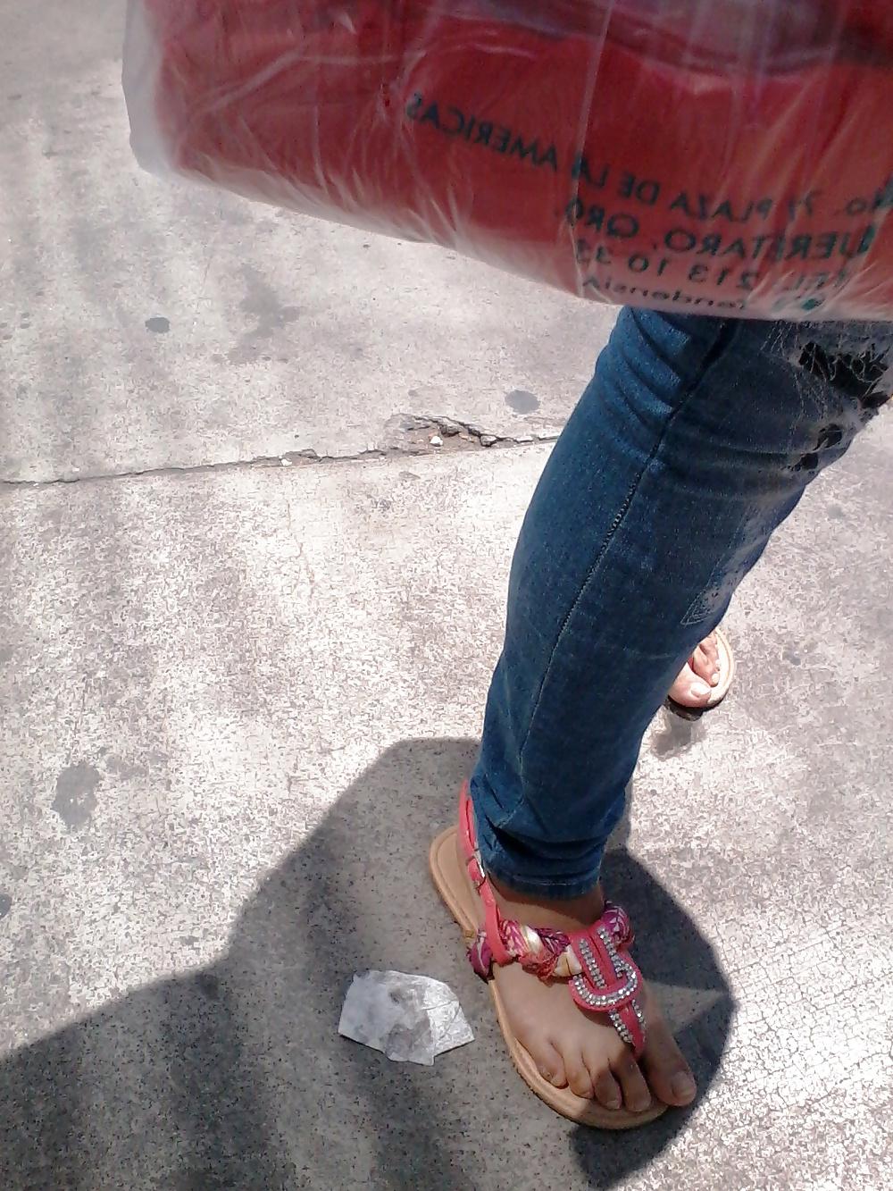 25P Feet on the street Vol. 2