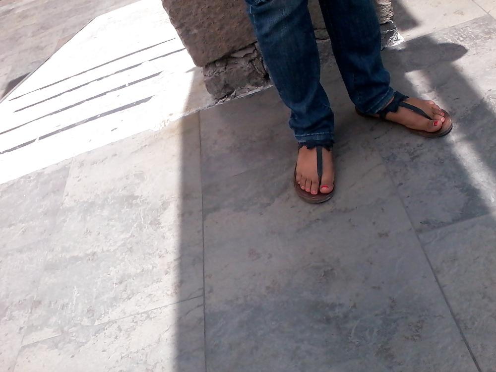 25P Feet on the street Vol. 2