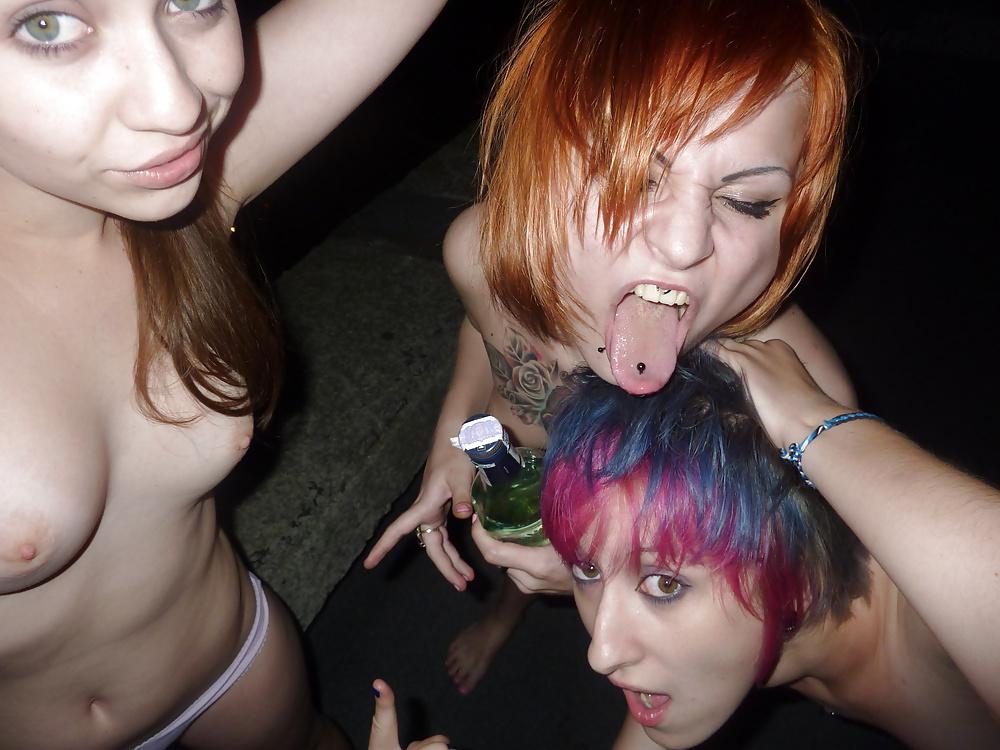 25P 2 Very hot Emo Girls