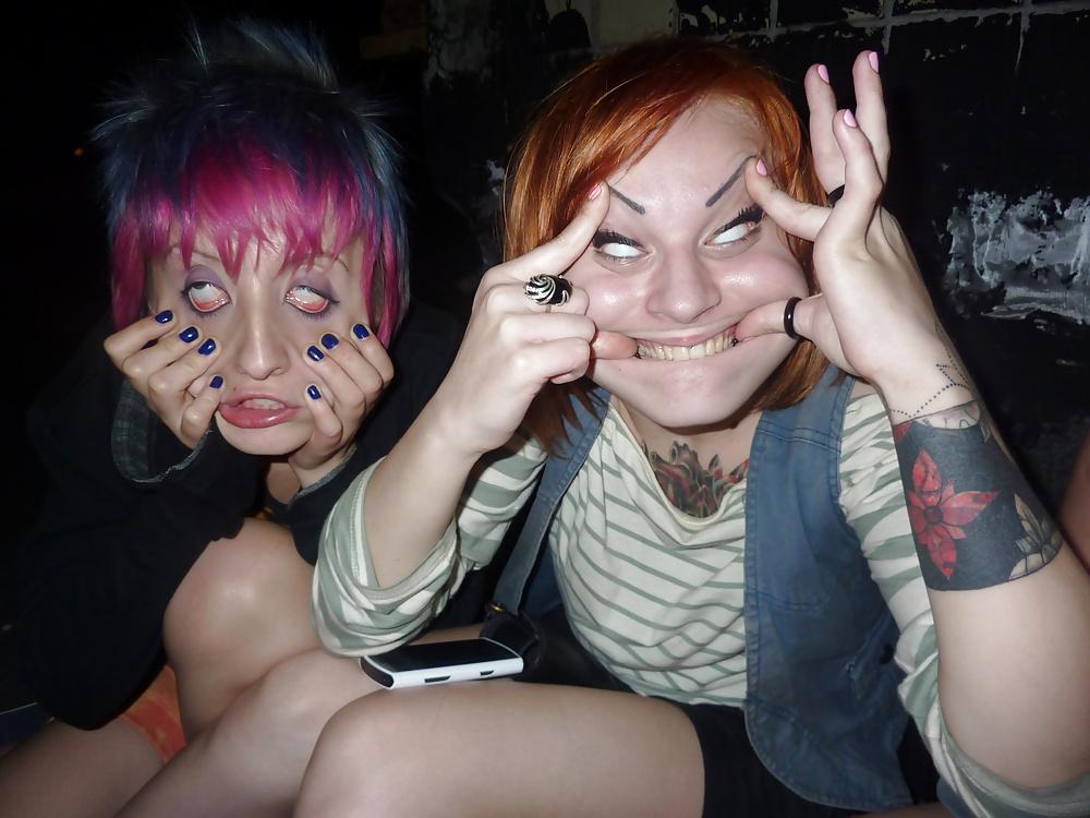 25P 2 Very hot Emo Girls