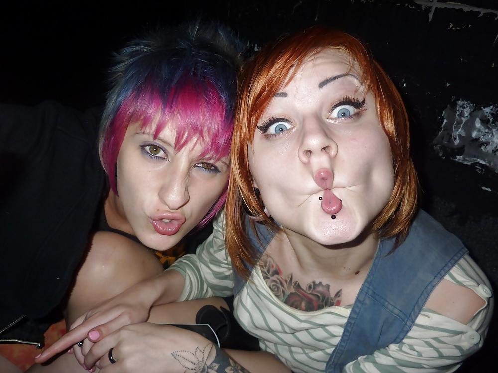25P 2 Very hot Emo Girls