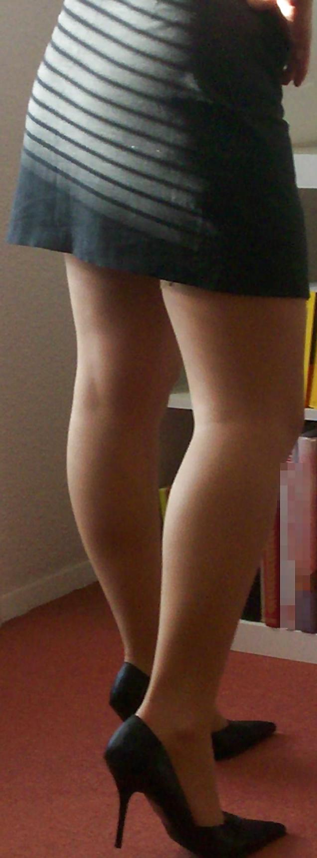 10P Sexy Legs in Stockings and High Heels
