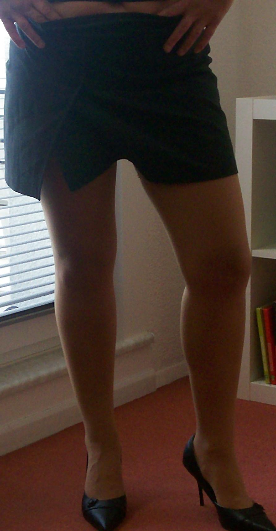 10P Sexy Legs in Stockings and High Heels
