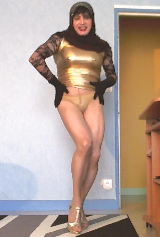 21P Erotic hijab