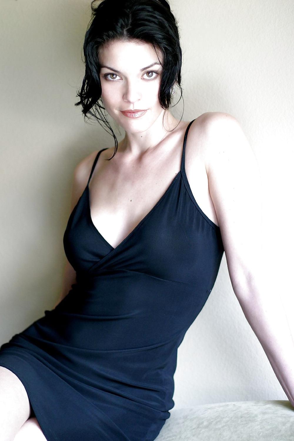 25P Alana De La Garza