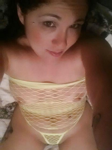 20P Slut Wife looking for bull