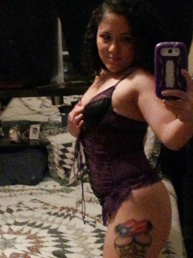 20P Slut Wife looking for bull