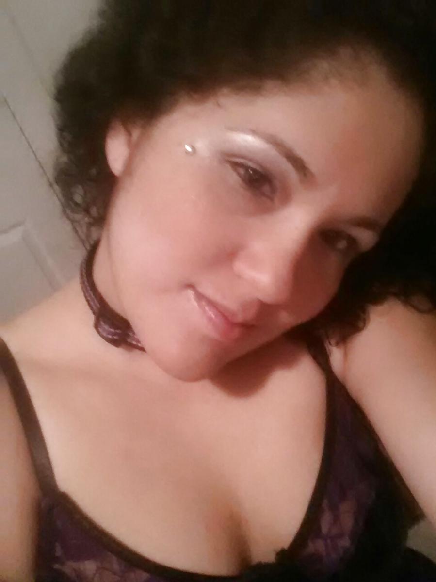 20P Slut Wife looking for bull