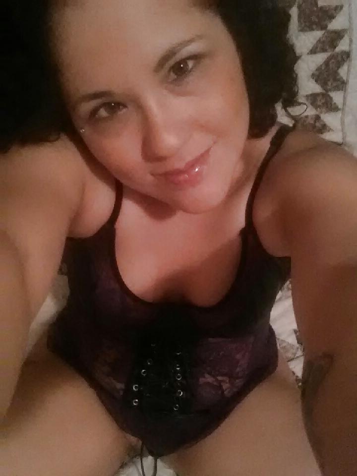 20P Slut Wife looking for bull