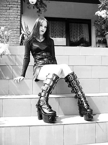 25P Hot Goth and Emo girls (6)