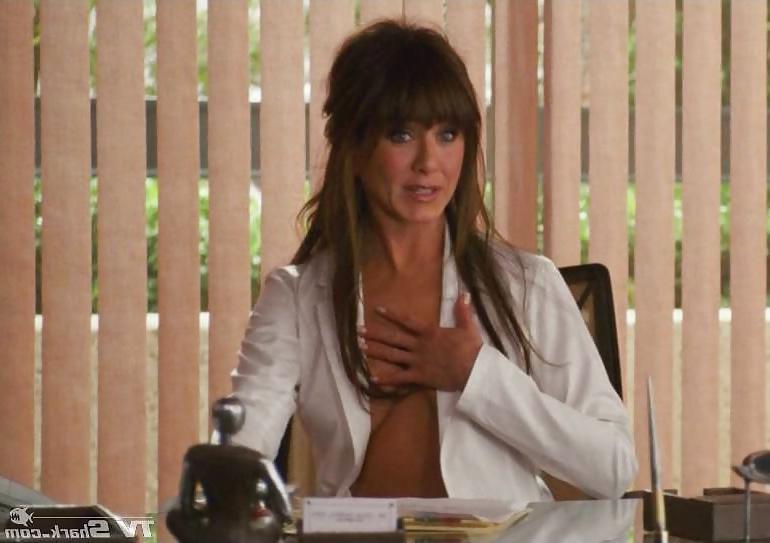 22P Mature celebrity Jennifer Aniston-movie Horrible Bosses.