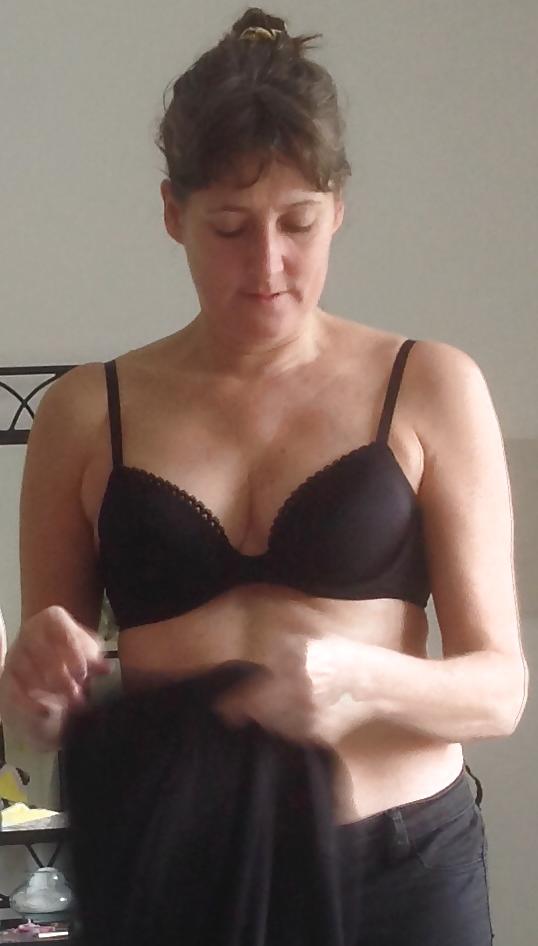 16P Prude English Wife.