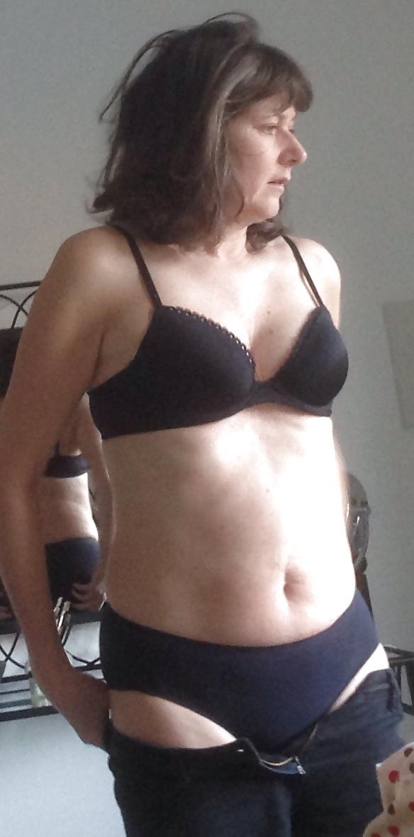 16P Prude English Wife.