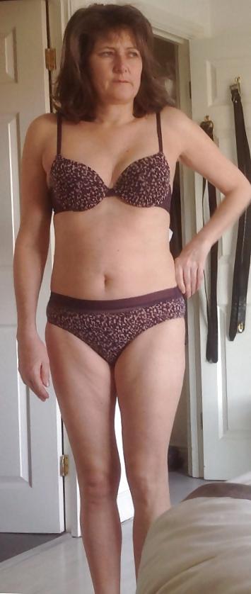 16P Prude English Wife.