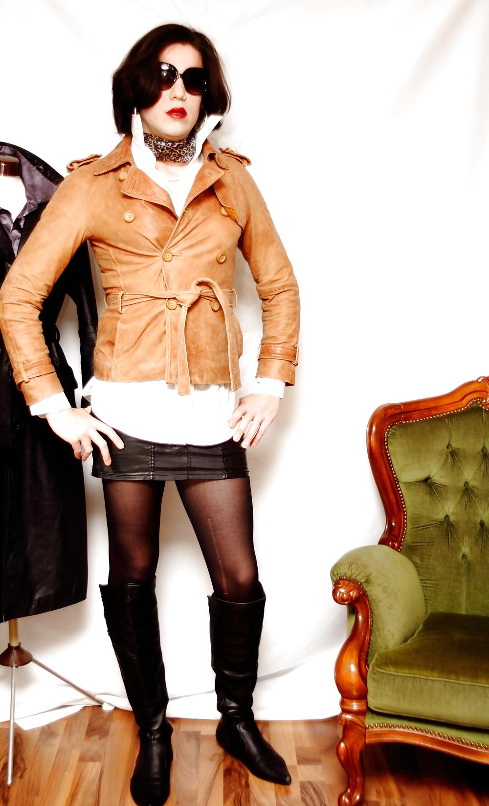 25P Leather crossdresser love!