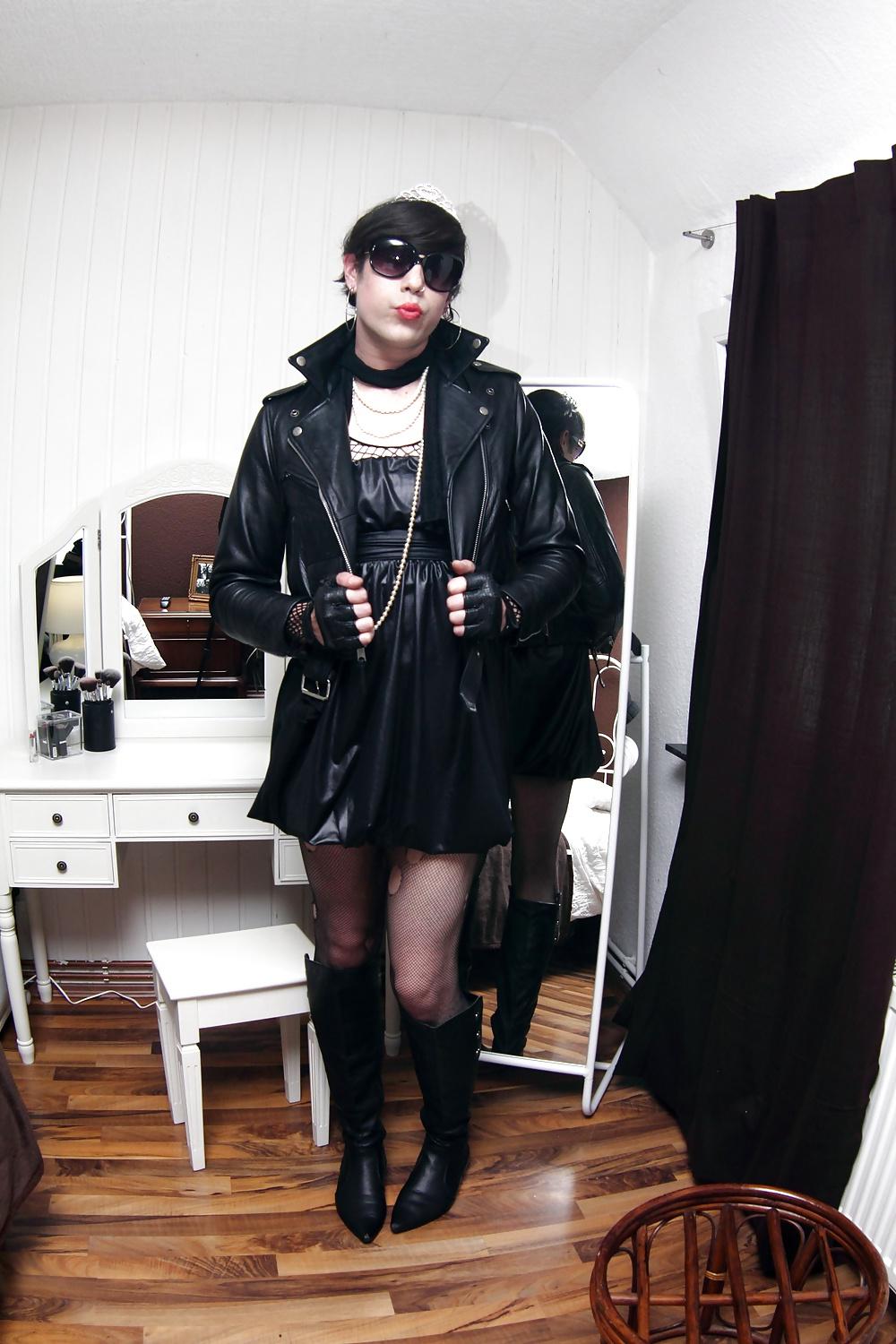 25P Leather crossdresser love!