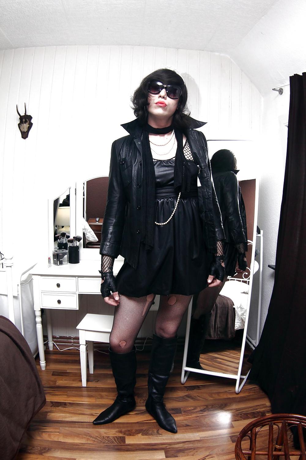 25P Leather crossdresser love!