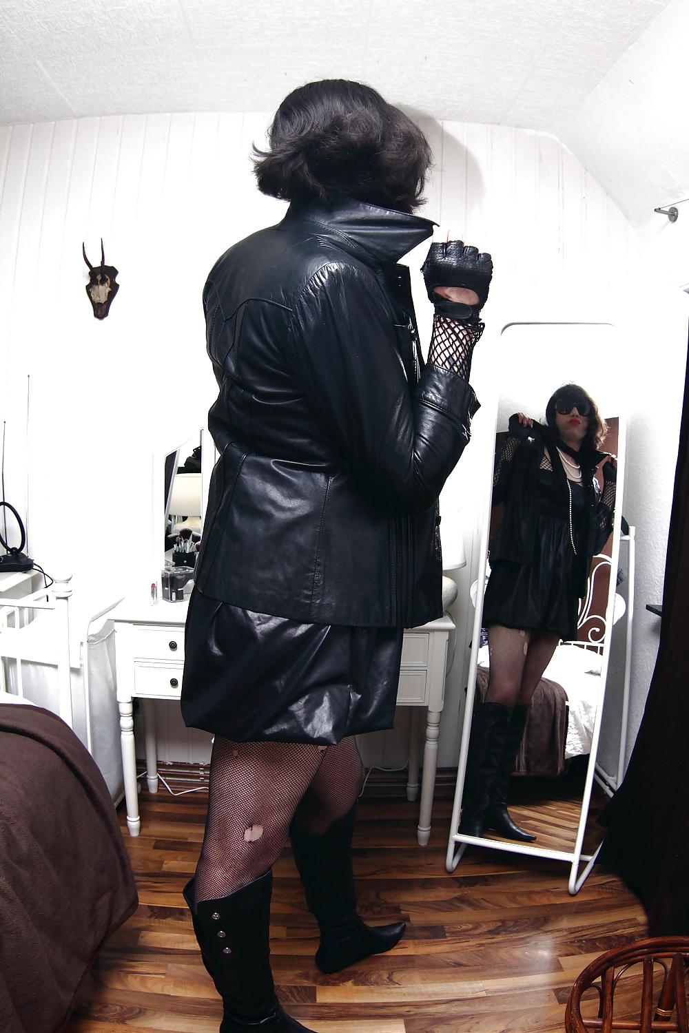 25P Leather crossdresser love!