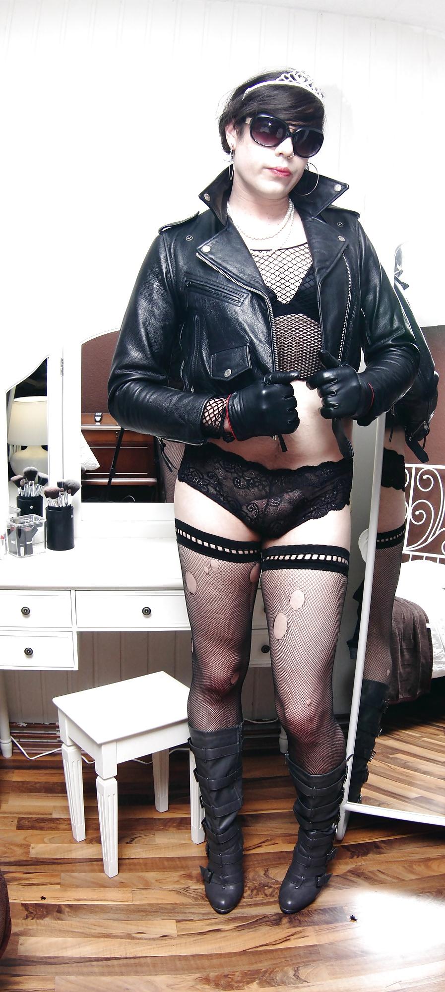 25P Leather crossdresser love!
