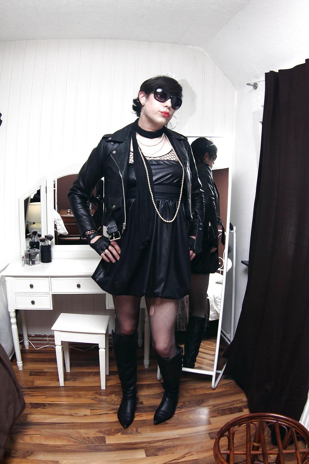 25P Leather crossdresser love!