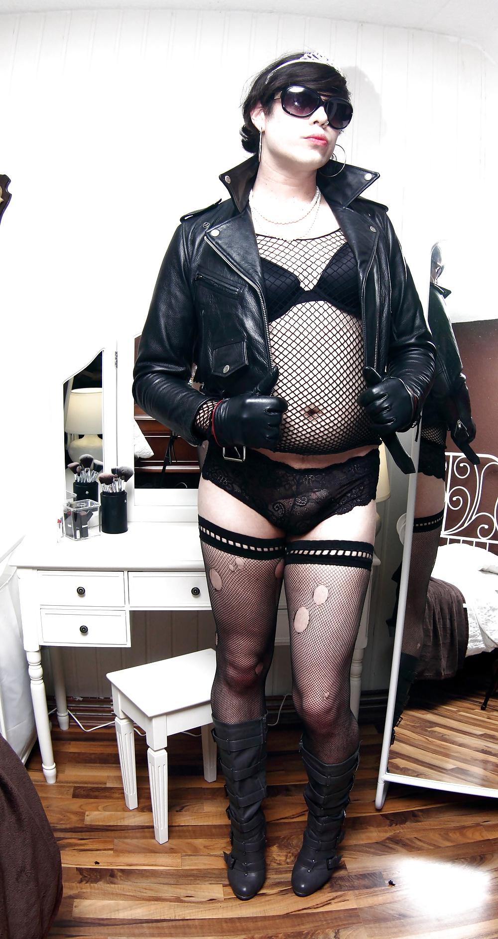 25P Leather crossdresser love!