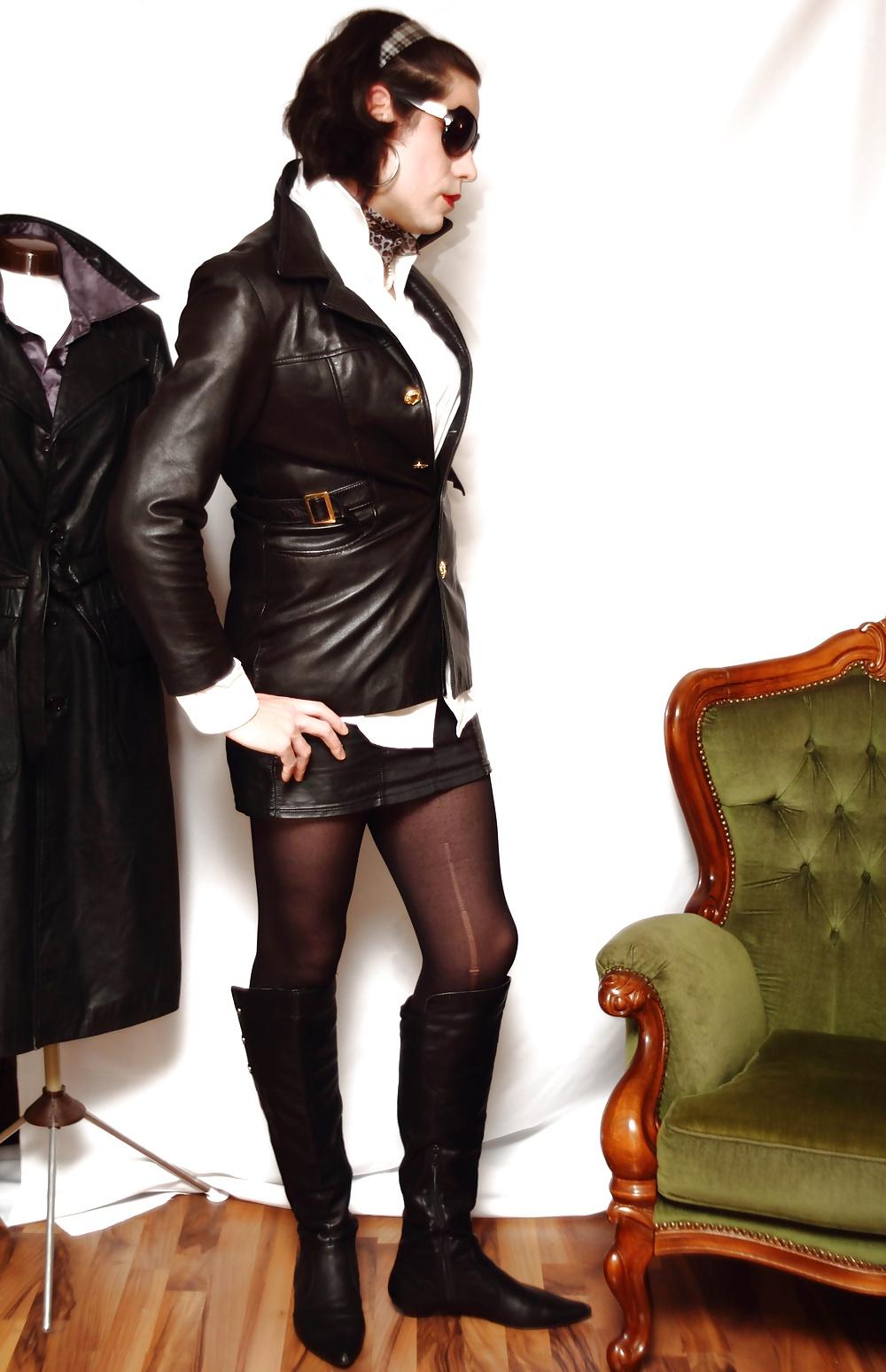25P Leather crossdresser love!