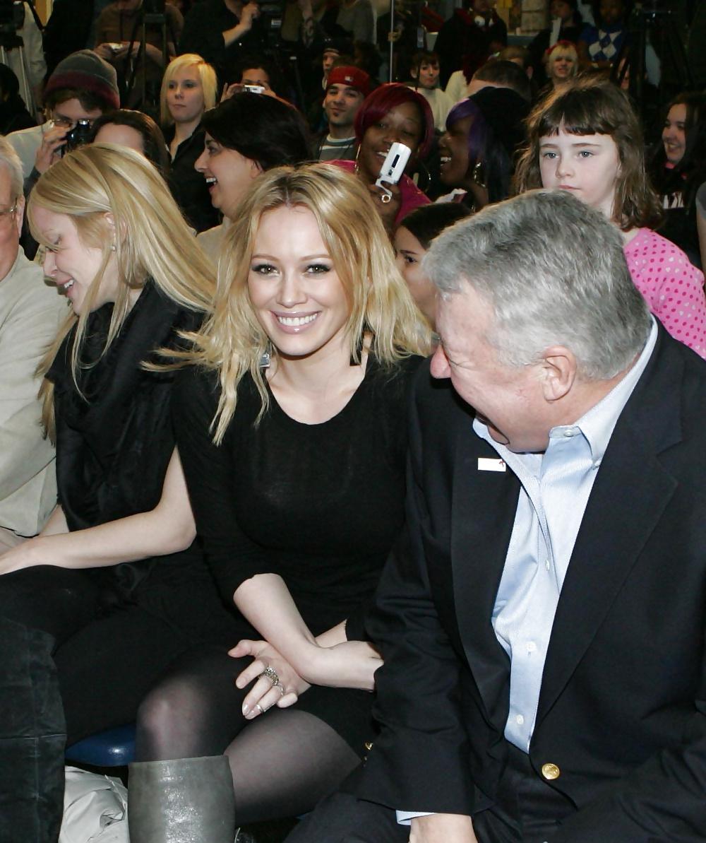 21P Celebrities upskirt 9