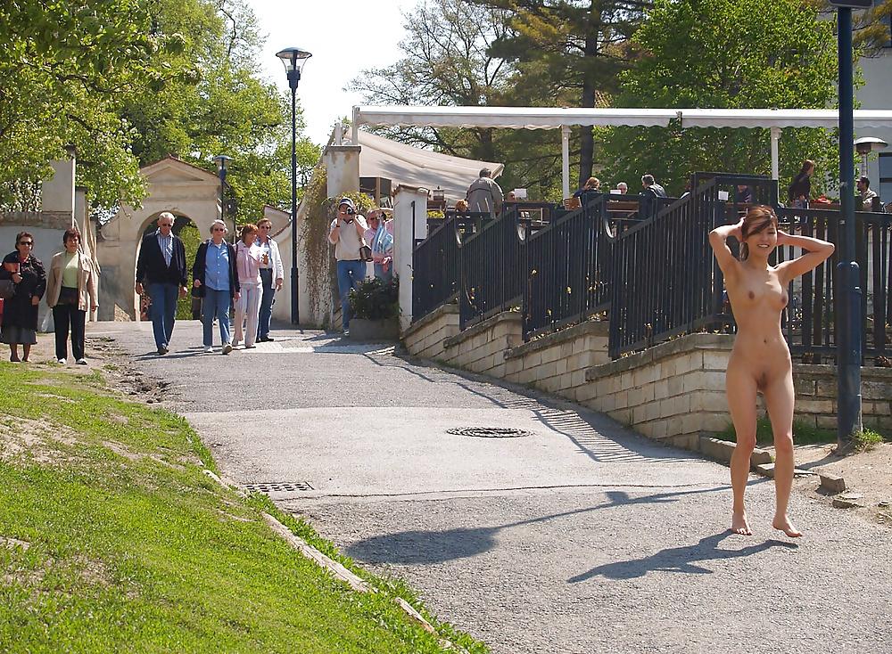 25P Nude wife walking in the streets