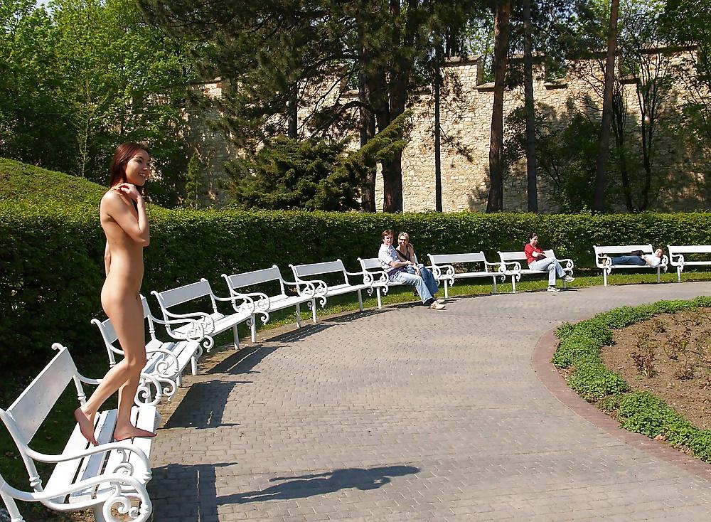 25P Nude wife walking in the streets