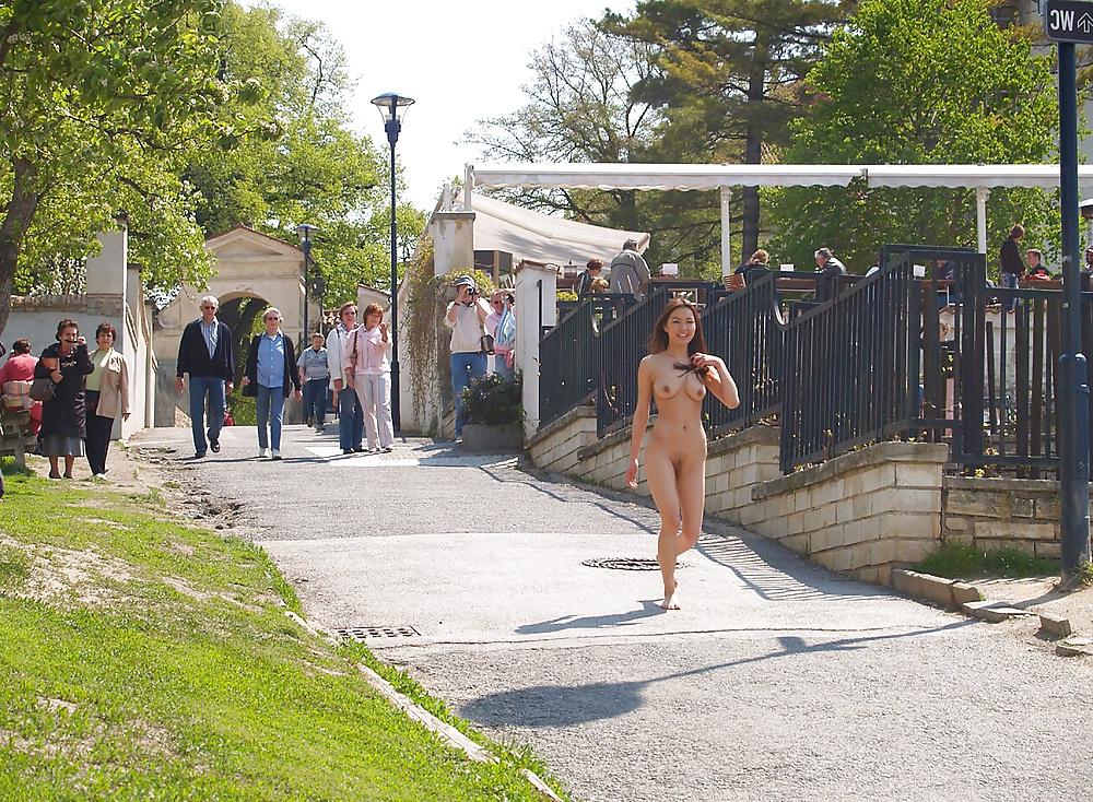 25P Nude wife walking in the streets
