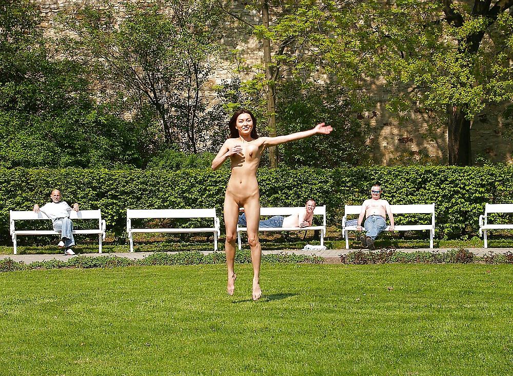 25P Nude wife walking in the streets
