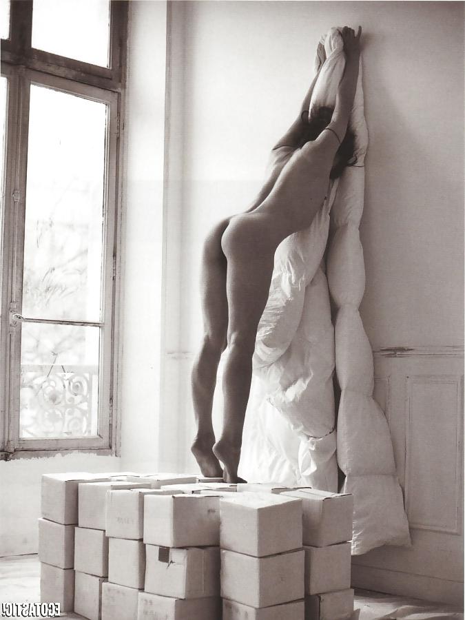 25P Milla Jovovich nude