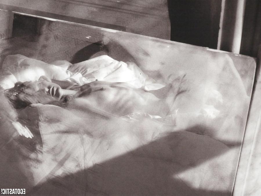 25P Milla Jovovich nude