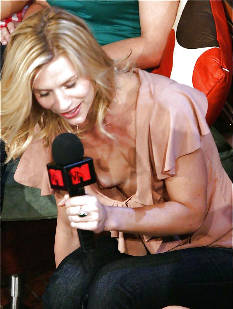 25P Celebrity Nipple Slips 