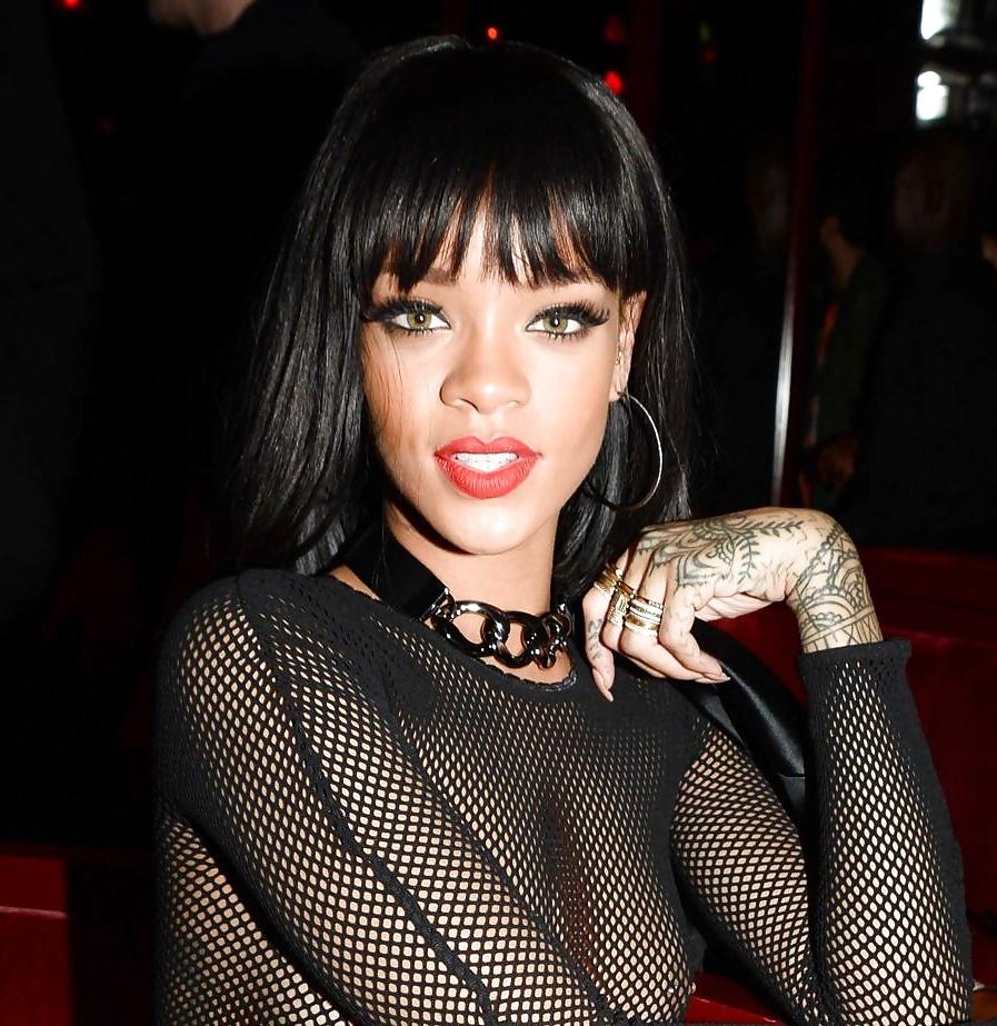 5P Rihanna's pierced NiPpLeS