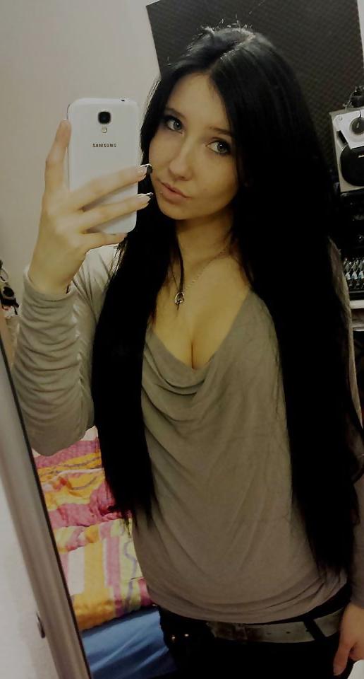 25P German Amateur Girls