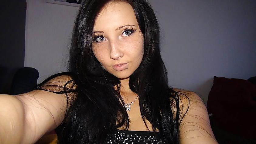 25P German Amateur Girls