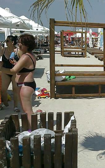 25P Spy matures summer beach