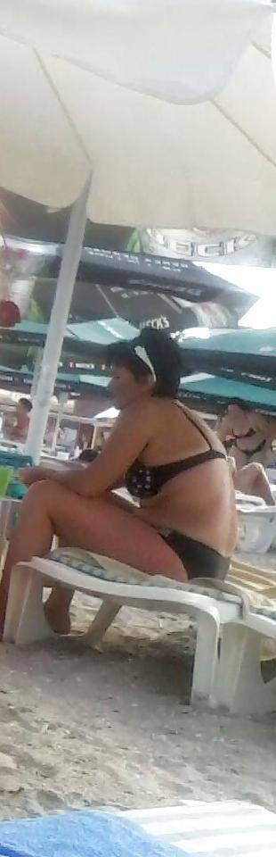 25P Spy matures summer beach