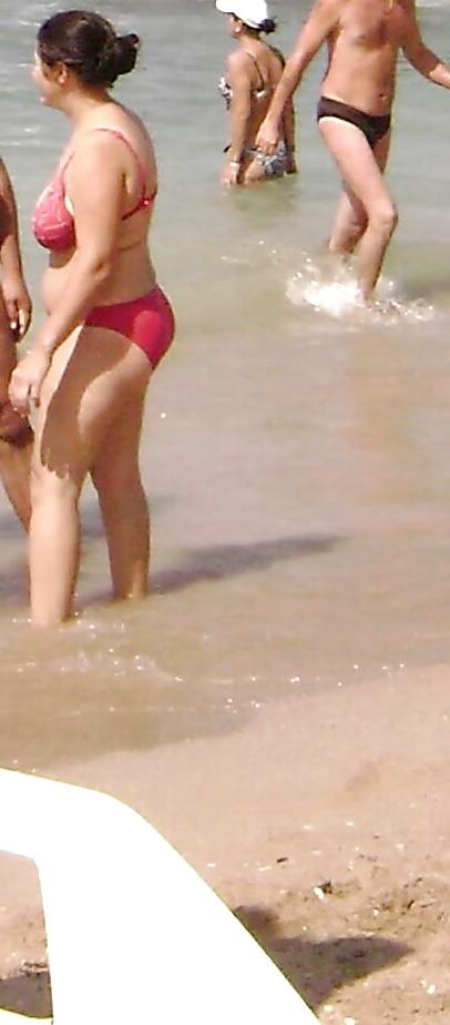 25P Spy matures summer beach