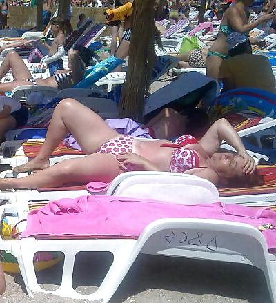25P Spy matures summer beach