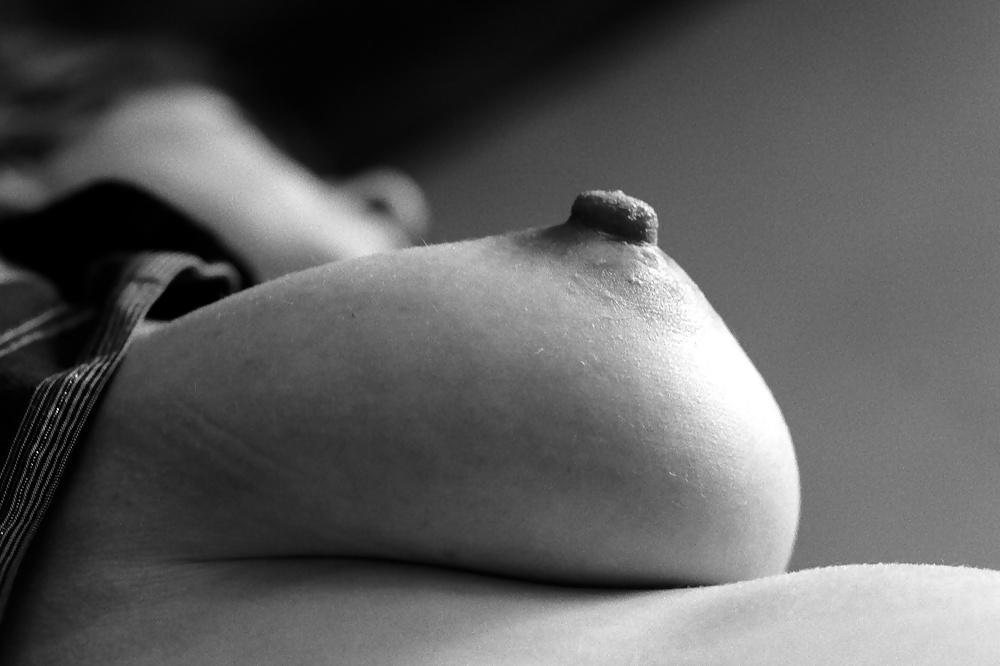 17P Enceinte avec un piercing