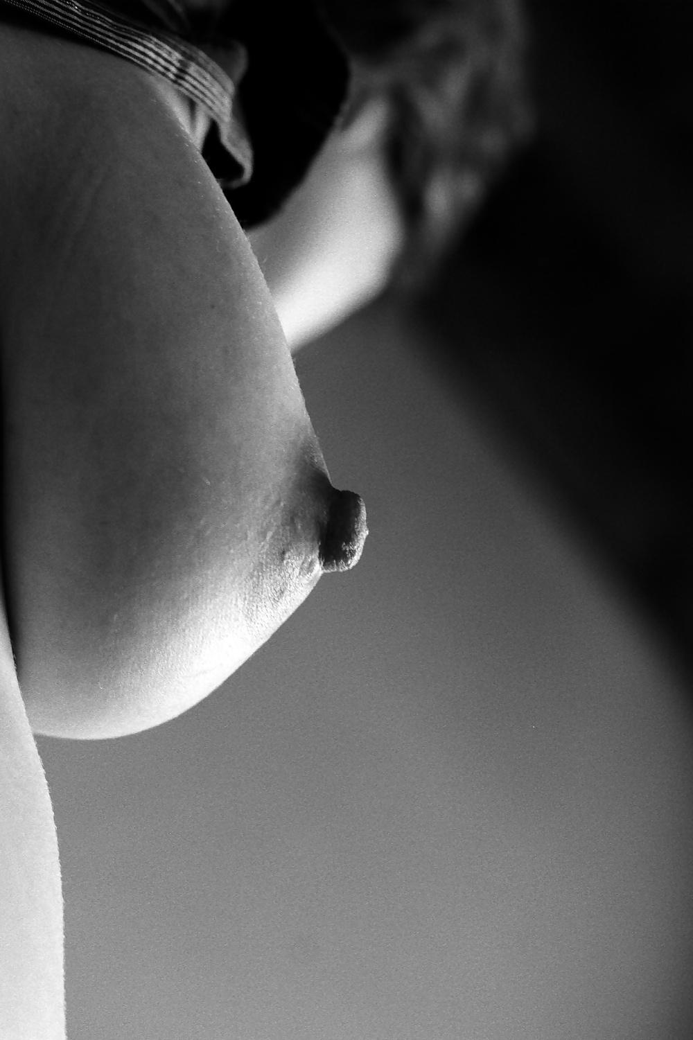 17P Enceinte avec un piercing