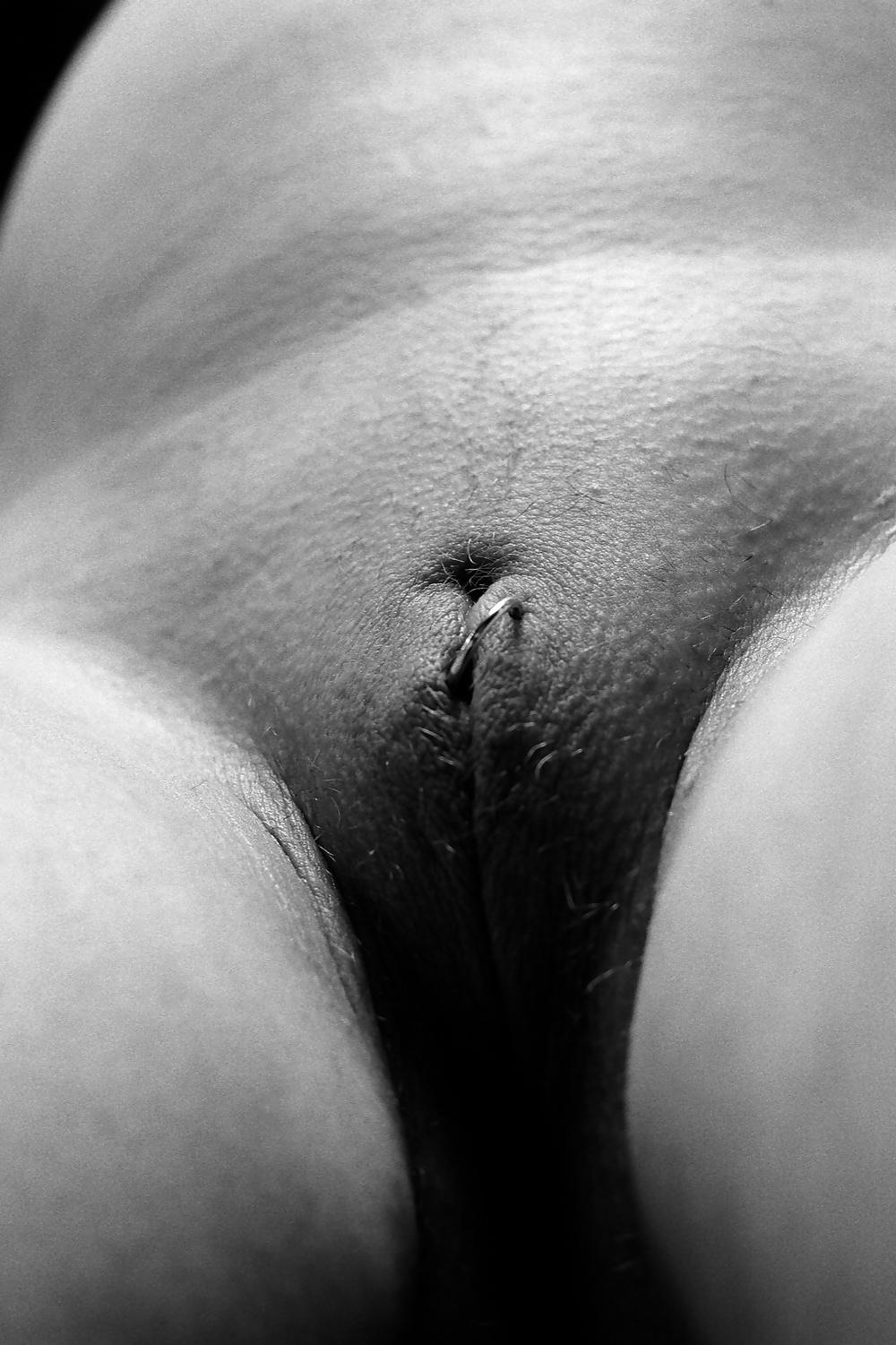 17P Enceinte avec un piercing