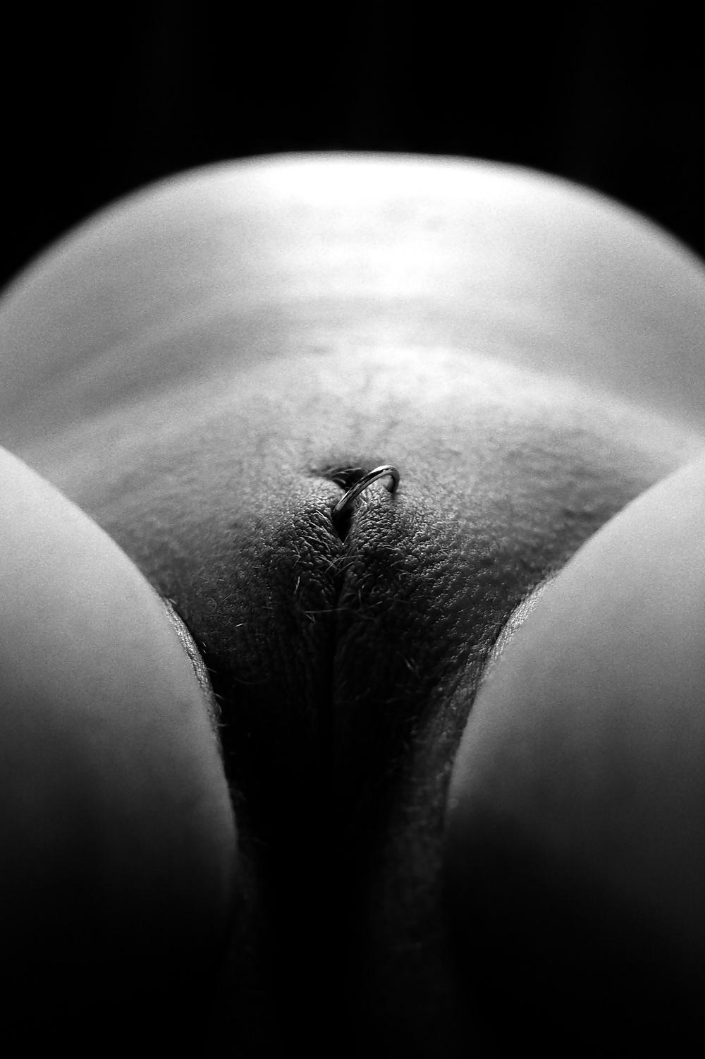 17P Enceinte avec un piercing