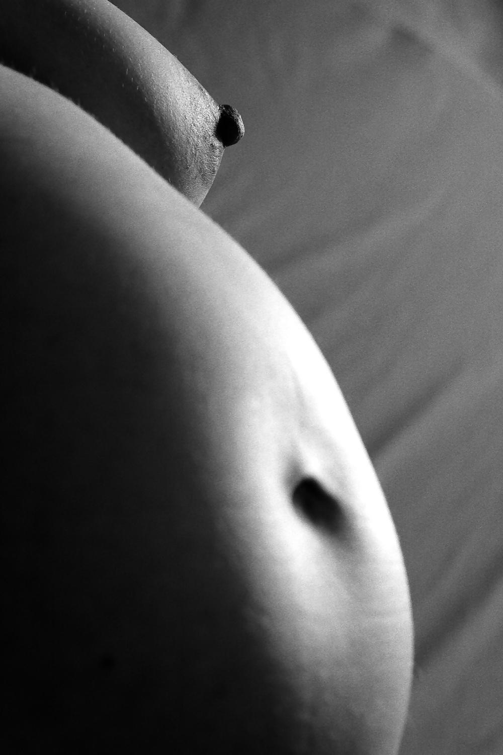 17P Enceinte avec un piercing