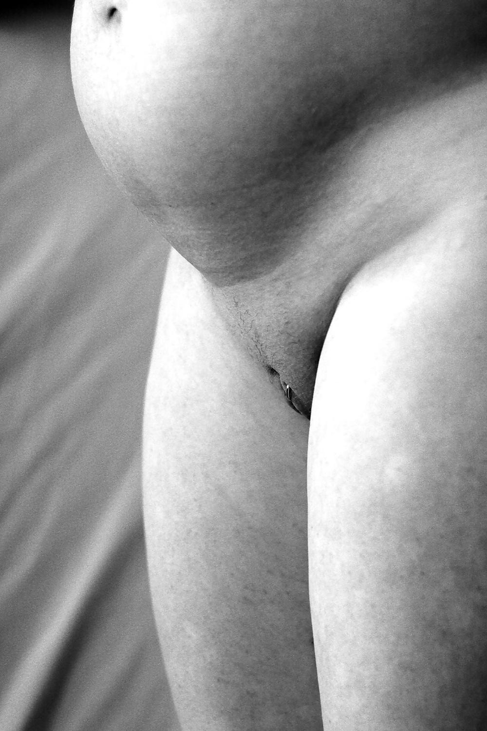 17P Enceinte avec un piercing