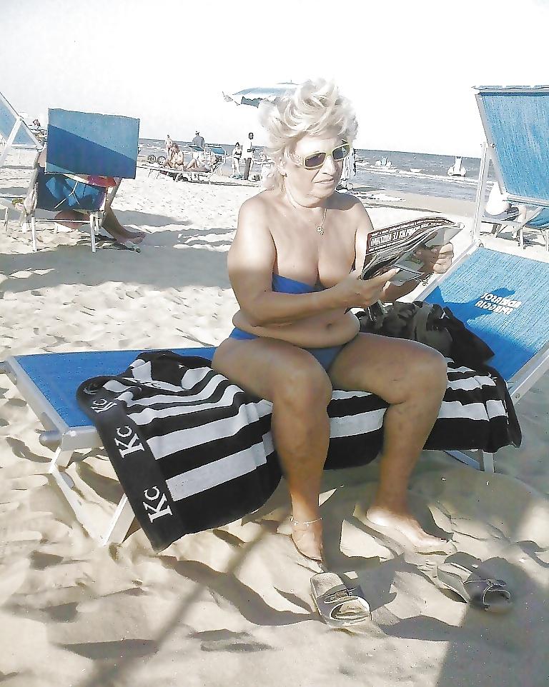 25P Beautiful mature women on the beach