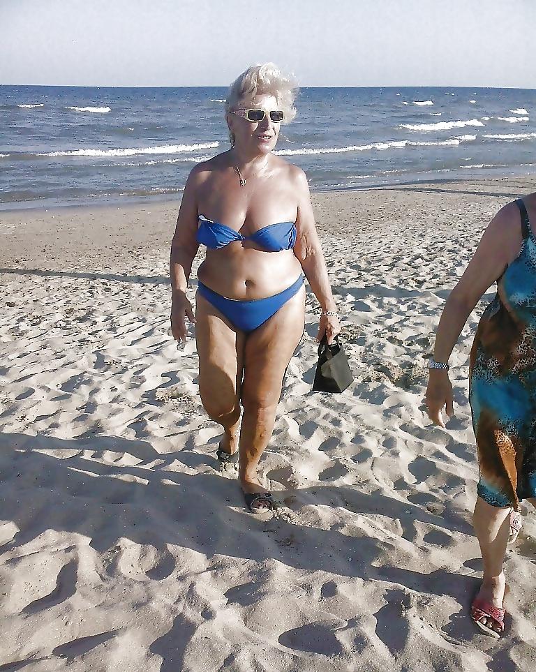 25P Beautiful mature women on the beach